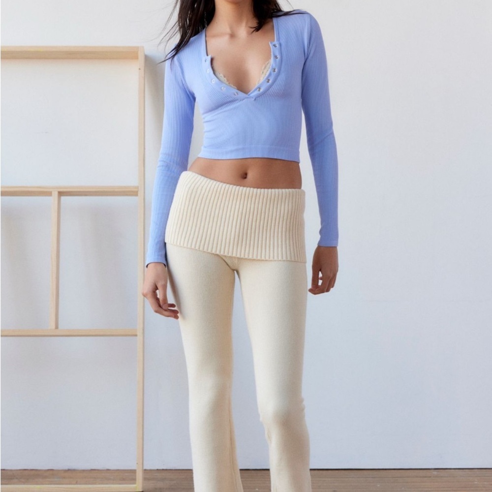 Urban Outfitters Lavender, blue-violet Ribbed Snap-Front Long Sleeve Crop Top - Picture 2 of 8